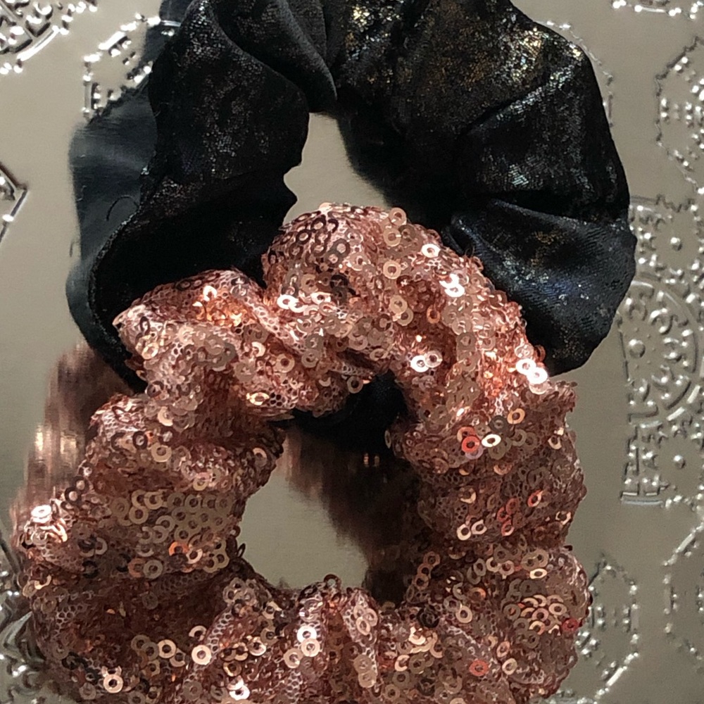 Sets of scrunchies🦋